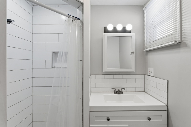 Building Photo - 851 S Millwood Ave