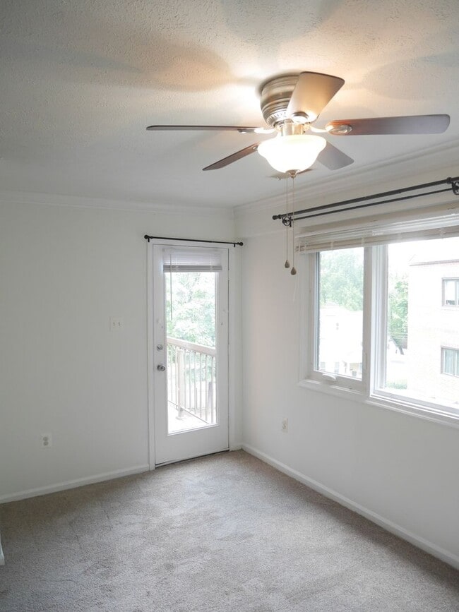 Building Photo - RENT SPECIAL - 1/2 SECOND MONTHS RENT - Ch...