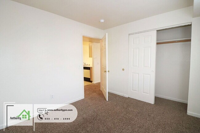 Building Photo - 1549 Bruce Dr