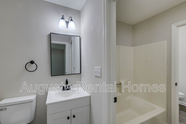 Building Photo - 37 Conifer Ct