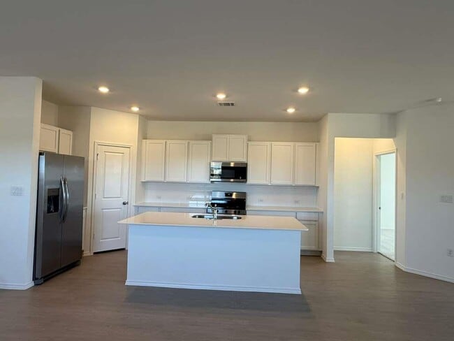 Building Photo - 200 Herald Dr