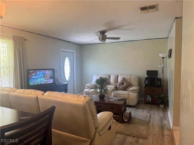 Building Photo - 1 Aztec Lily Ln