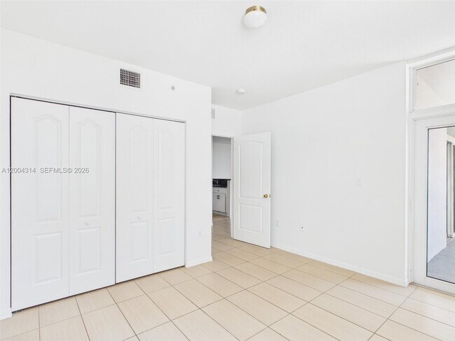 Building Photo - 425 NE 30th St