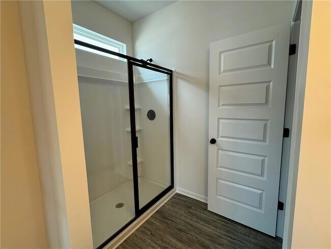 Building Photo - 423 Perth Dr