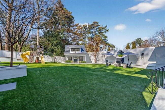 Building Photo - 1812 Wellbourne Dr NE