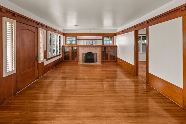 Building Photo - "Charming 3-Bed, 2-Bath Oasis in Mission Hills – Spacious 1792 Sq Ft Home on Hawk Street!"