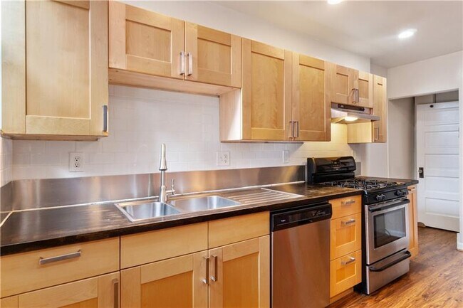 Building Photo - 414 Fisk St