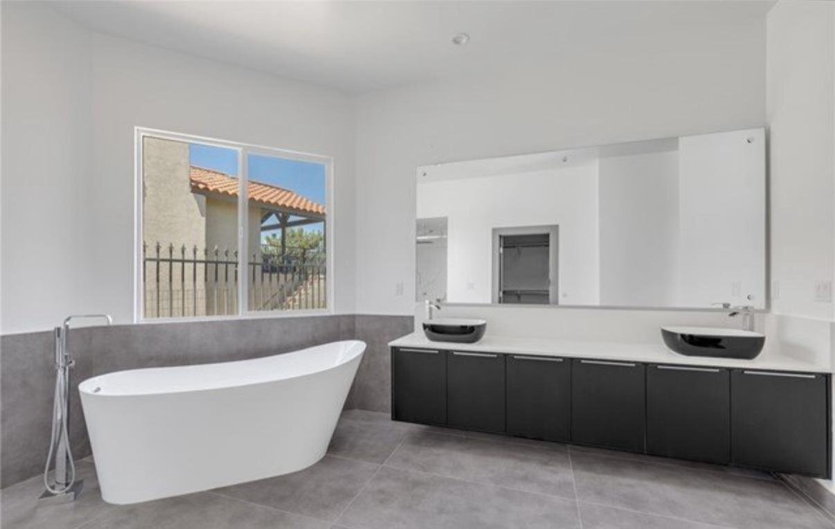 Building Photo - 41446 Manzanita Dr
