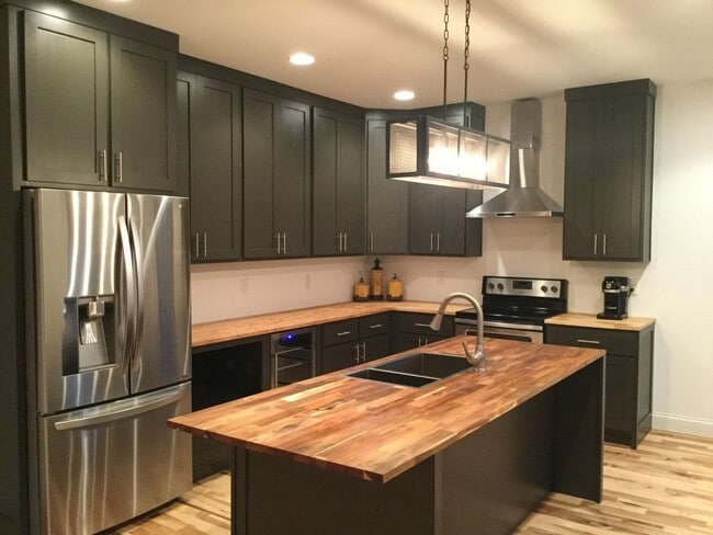 Building Photo - Private 3/2 in Harrison Coming SOON! Must ...