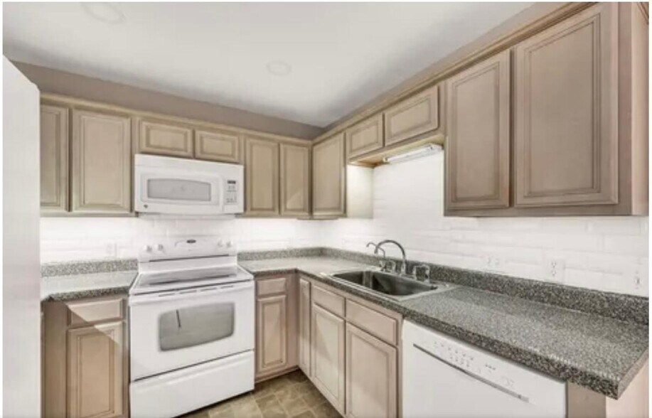 Kitchen - 182 Antler Ridge Cir