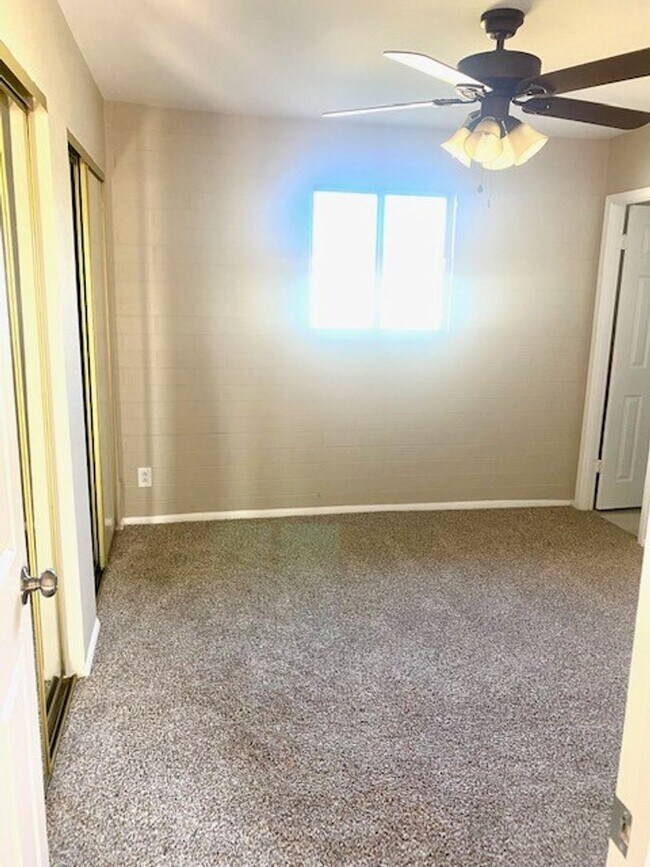 Building Photo - Great 4 Bedroom Home, Location, location!