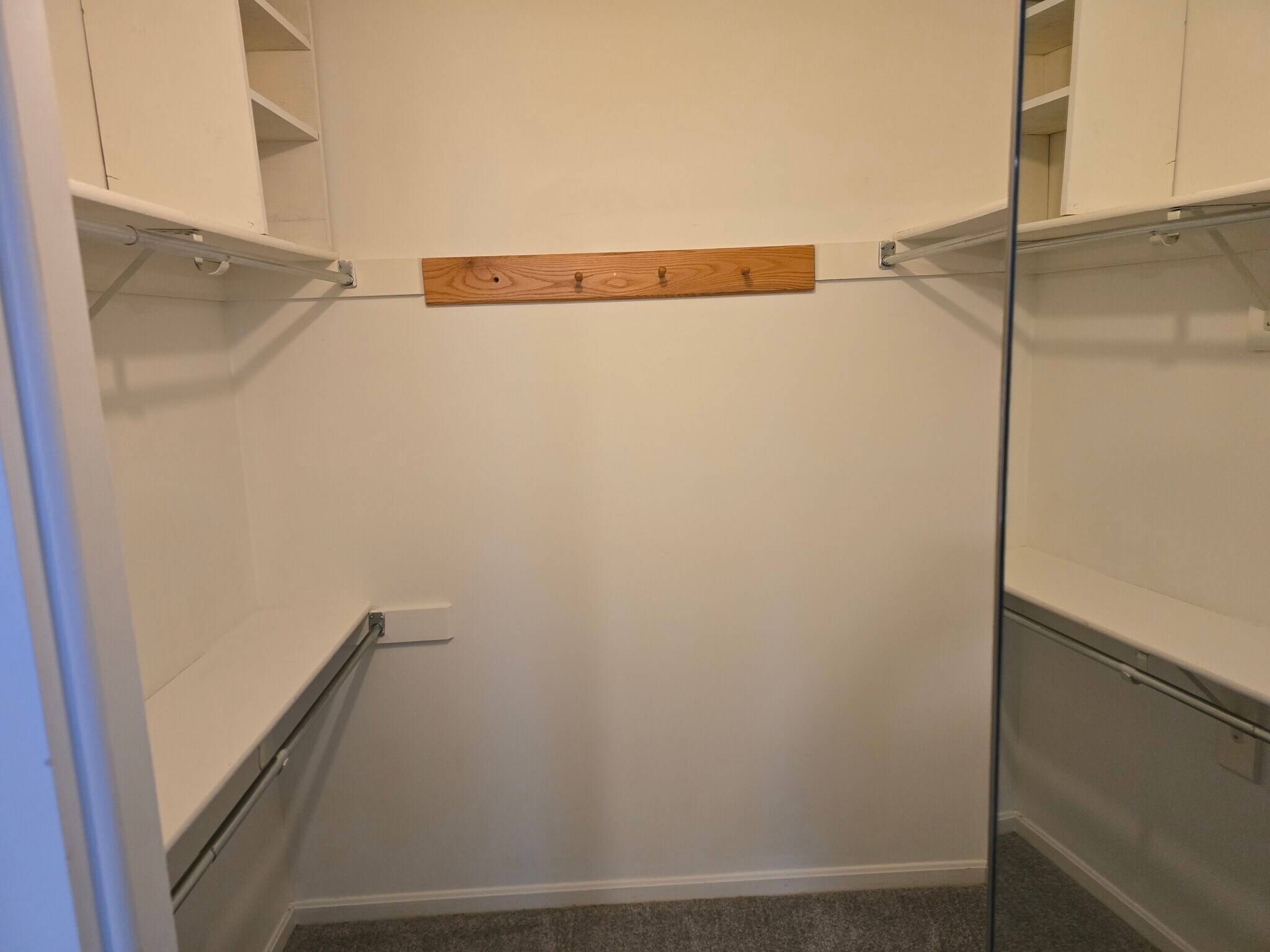 Building Photo - 2059 Foxknoll Dr