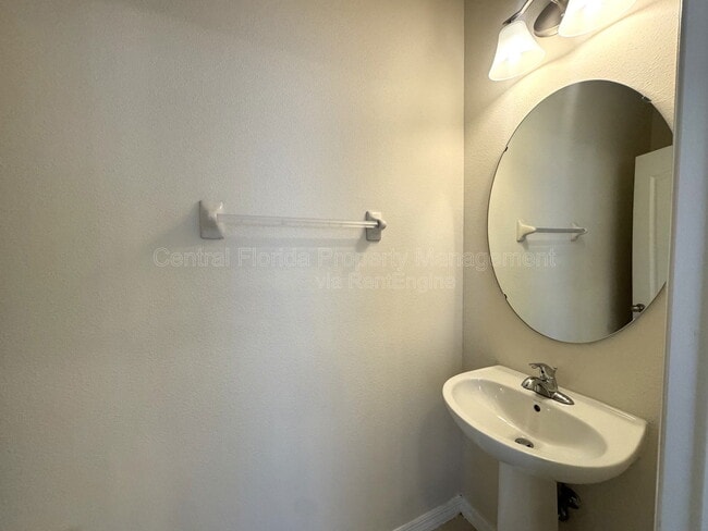 Building Photo - 590 Prospect Point