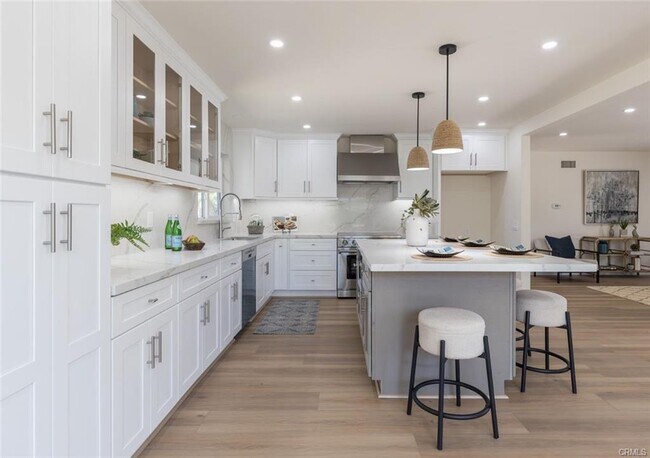 Building Photo - 1411 E 1st St