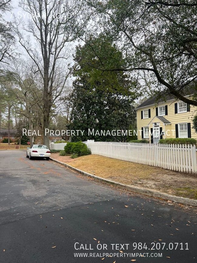 Building Photo - 1940's Charming 4 Bedroom 2 Bath Brick Col...