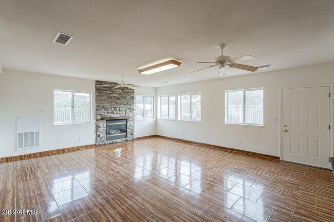 Building Photo - 15185 W Vía Manana