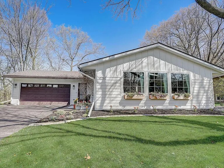 Primary Photo - 10280 Amsden Way