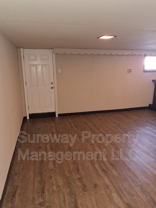 Building Photo - 915 W Browning Rd