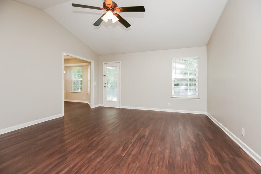 Building Photo - 7375 Ole Nottingham Dr