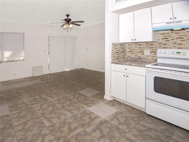 Building Photo - 2361 NE 10th St