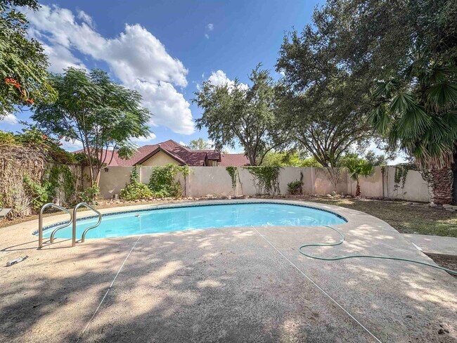 Building Photo - 3003 Edgefield Ct