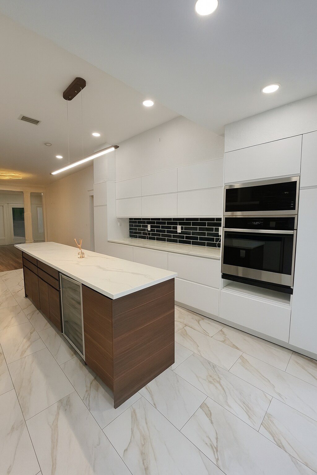 Building Photo - 130 SW 1st Ave