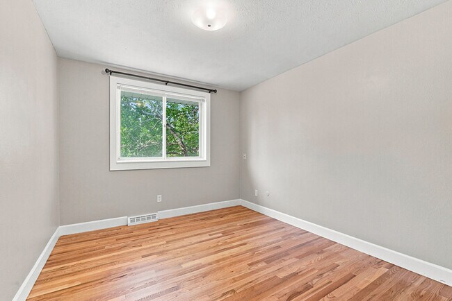 Building Photo - 3050 S Hobart Way