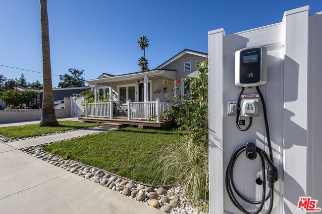 Building Photo - 5123 Noble Ave