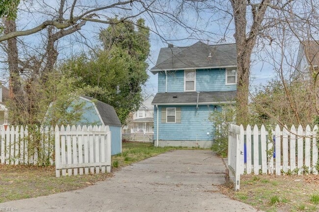 Building Photo - 615 W 34th St