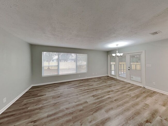 Building Photo - 2917 Cesery Blvd