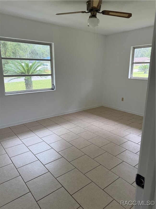 Building Photo - 6106 E Calico Ln