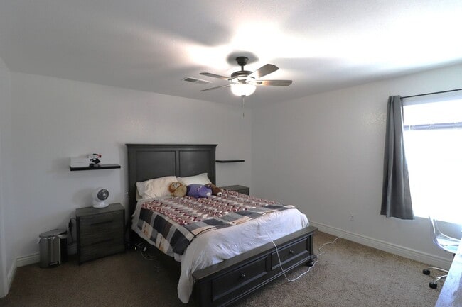 Building Photo - Spacious home for rent!