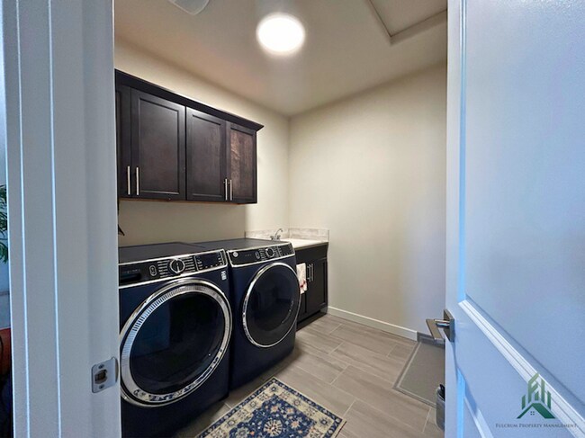 Building Photo - Premium 4-Bedroom, 3-Bathroom Home for Rent