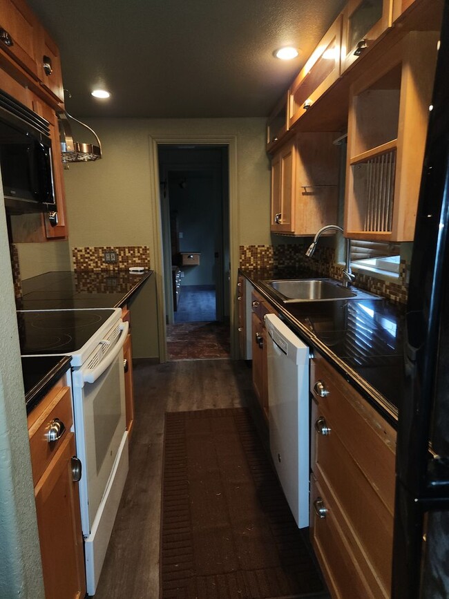 Building Photo - 1-Bedroom 1 Bath