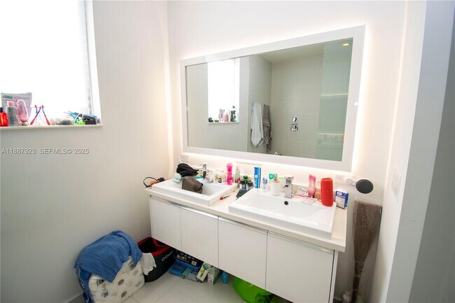 Building Photo - 6320 NW 104th Path