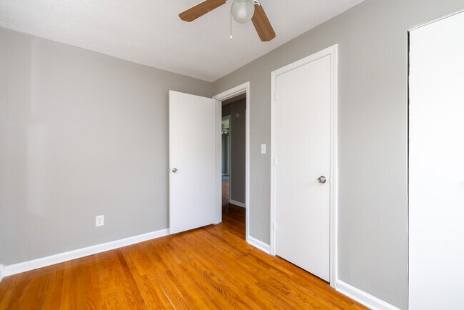 Building Photo - 7215 Earl Dr