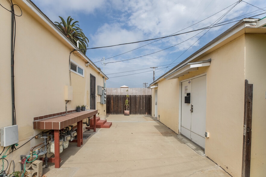 Building Photo - 740 Flower Ave