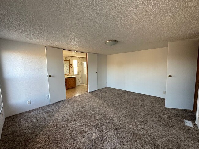 Building Photo - 3 bedroom 2 bathroom Single-wide available for rent in Farmington
