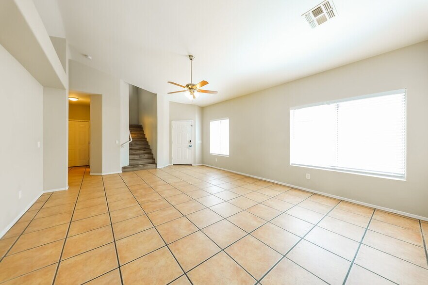 Building Photo - 3915 W Buckskin Trail