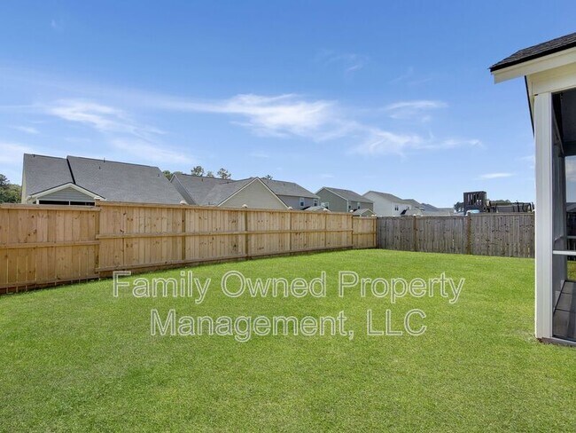 Building Photo - 2048 Longhorn Ln