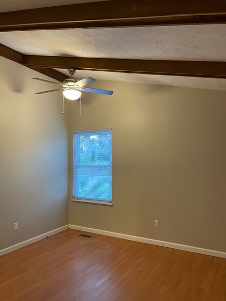 Primary Bedroom - Vaulted Ceiling - 1277 Tallberry Dr