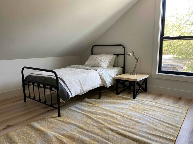 Building Photo - 575 Sullens Rd