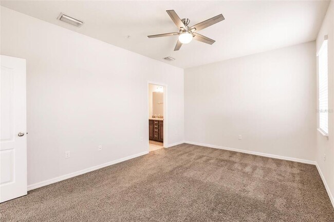 Building Photo - 3215 Oriole Dr