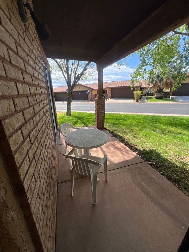 Building Photo - 675 Ridge Rim Way