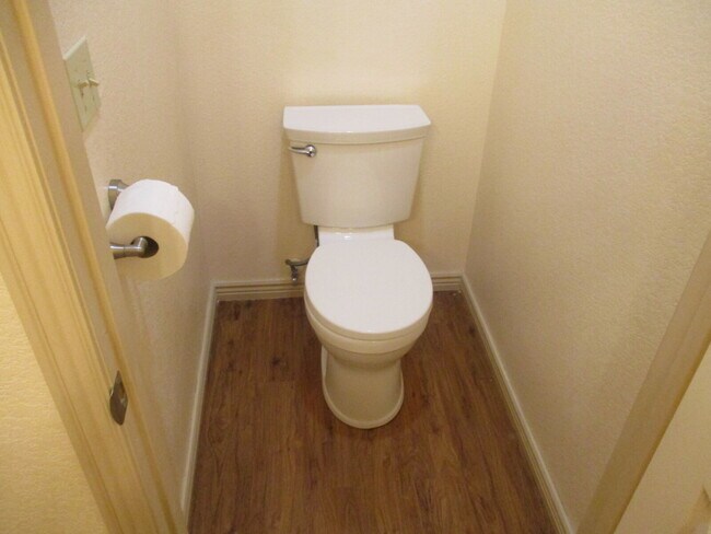 Building Photo - Walkout Basement Apartment - PRICED TO RENT - AVAIL 6/1/26