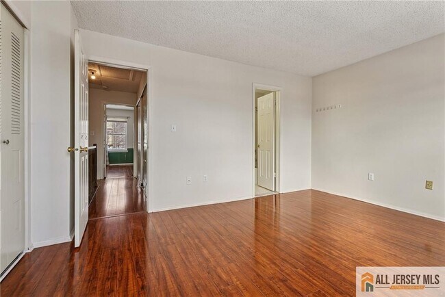 Building Photo - 8 Marsh Ct