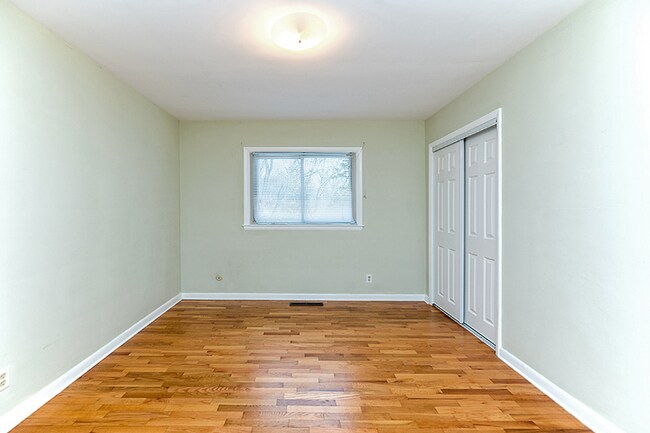 Building Photo - 4682 Huron Hill Dr