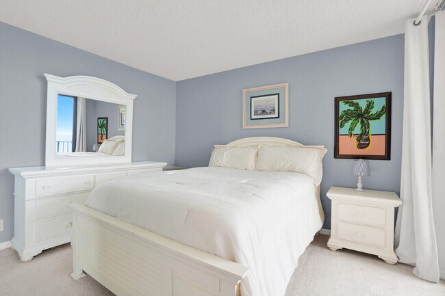 Building Photo - 5420 N Ocean Dr