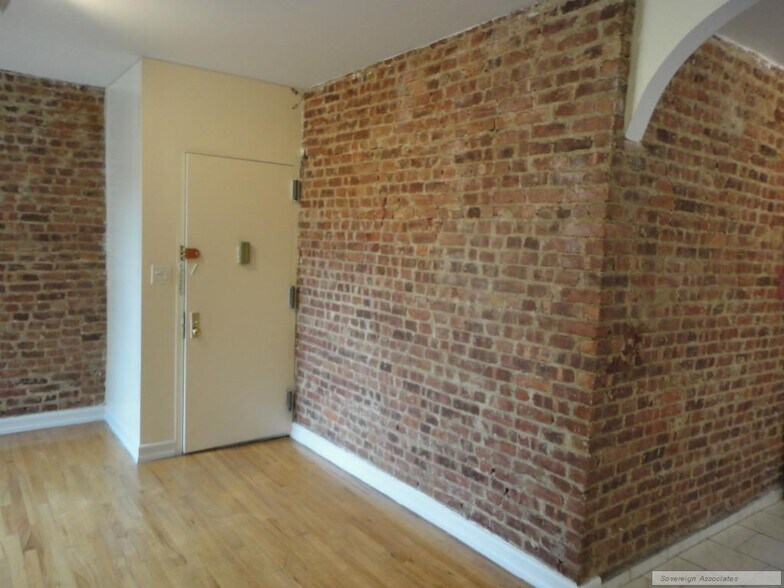 Primary Photo - 112 Haven Ave