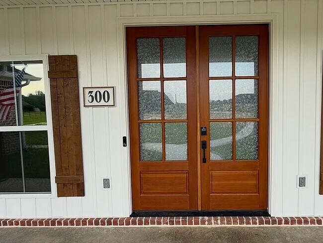 Building Photo - 300 N Rayleigh Dr